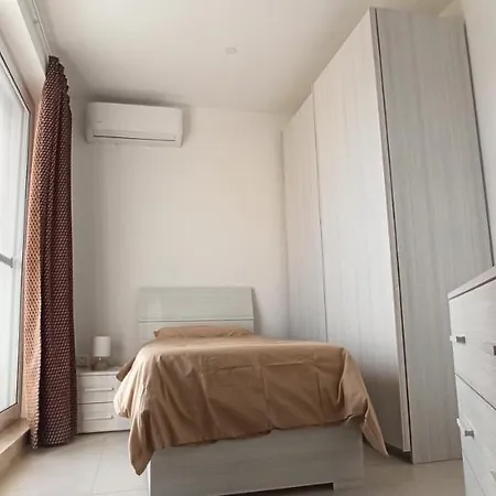 Entire Modern Apartments Located Centrally In Malta Lägenhet